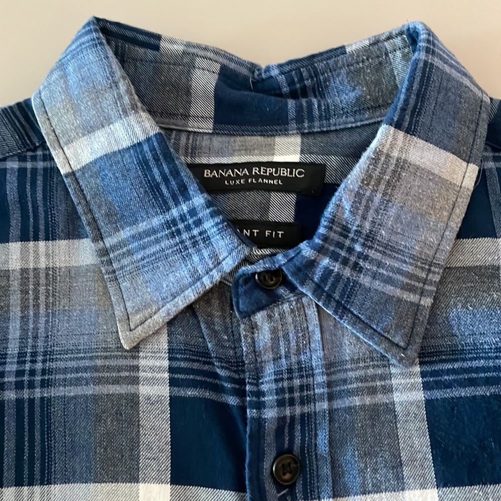 Banana Republic - LARGE - Blue Flannel / Grant Fit.